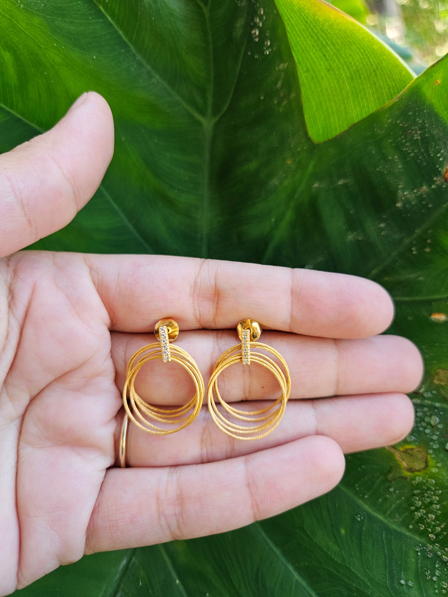 Snow-Finish Interlinked Circle Set – 925 Sterling Silver with 14K Gold Plating