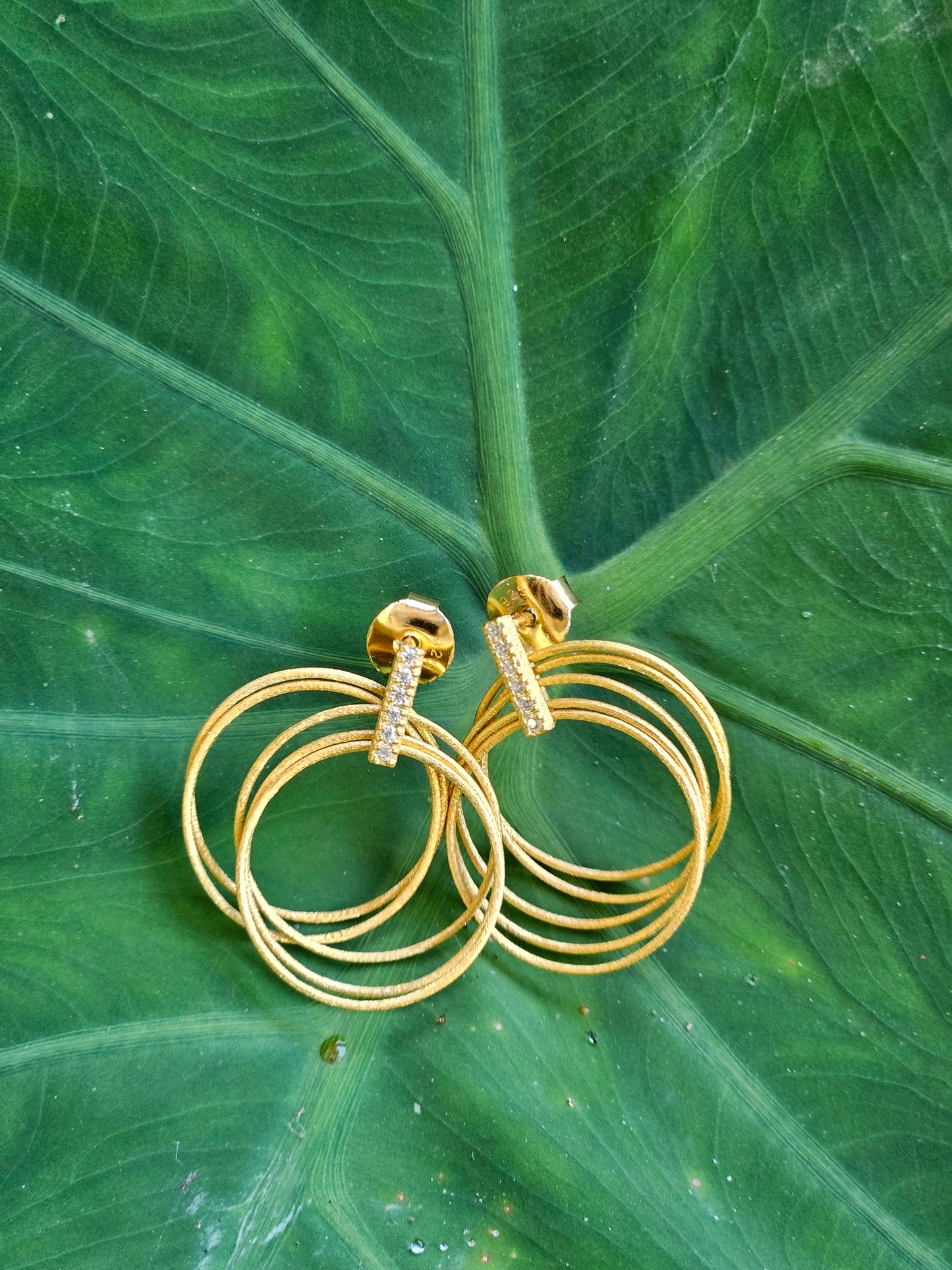 Snow-Finish Interlinked Circle Set – 925 Sterling Silver with 14K Gold Plating