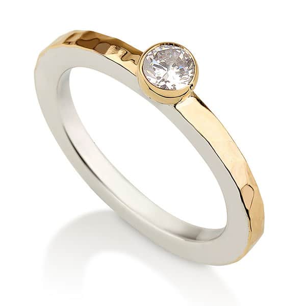 Dainty 925 sterling silver ring with hammered 9K gold band and round CZ stone in gold bezel setting – SOR922